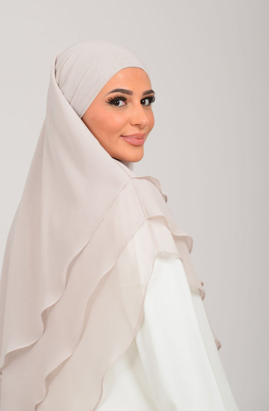 Ovaler, dreilagiger  Khimar aus Chiffon - Moonbeige