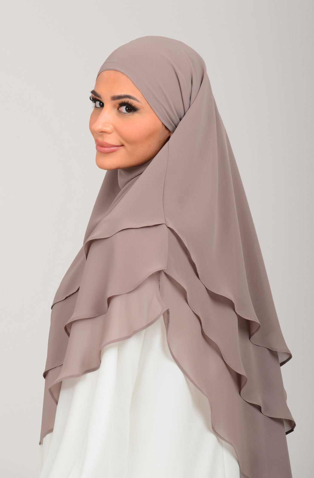 Ovaler, dreilagiger Khimar aus Chiffon - Wüstennebel
