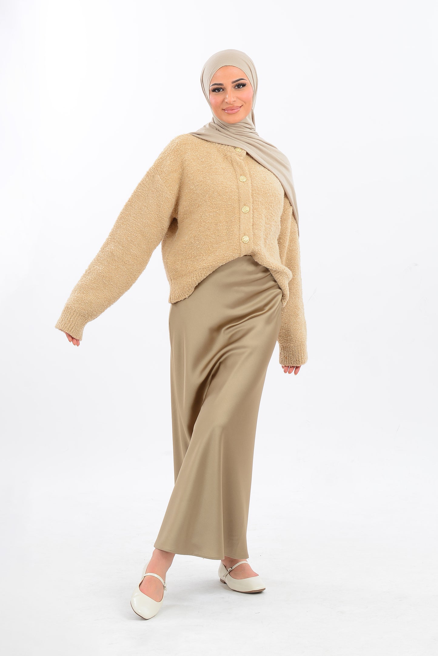 Boucle Strickjacke mit goldenen Knöpfen