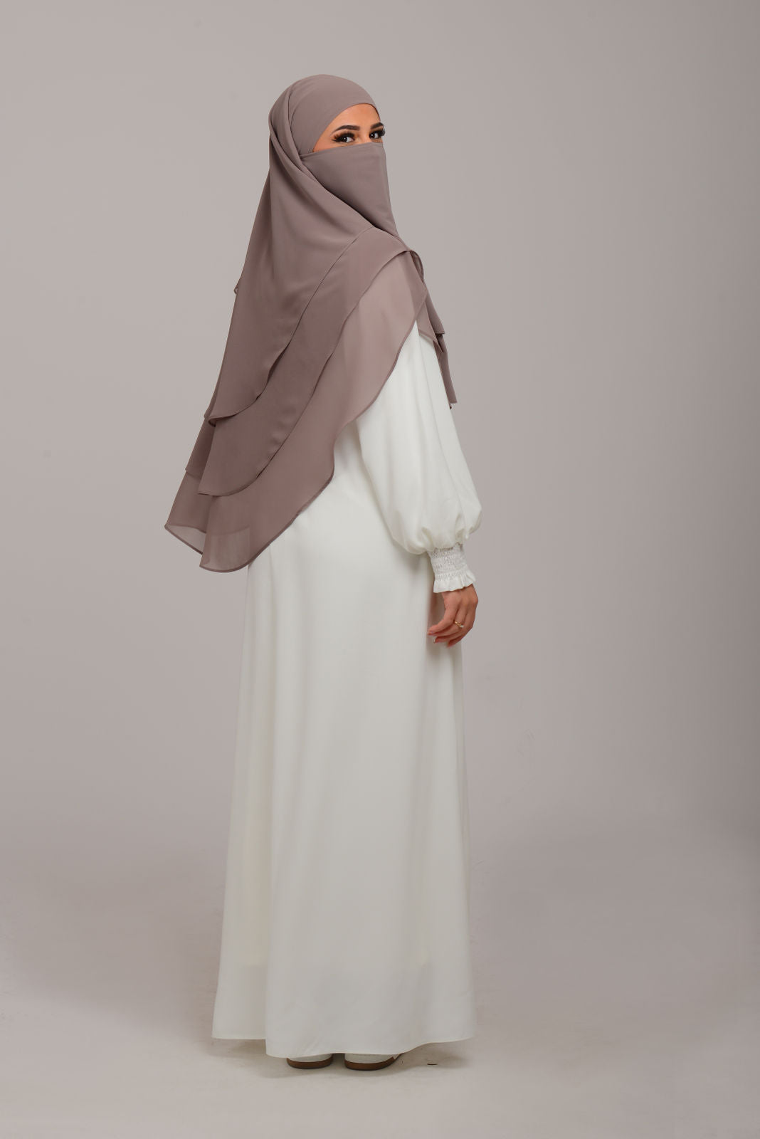 Ovaler, dreilagiger Khimar aus Chiffon - Wüstennebel