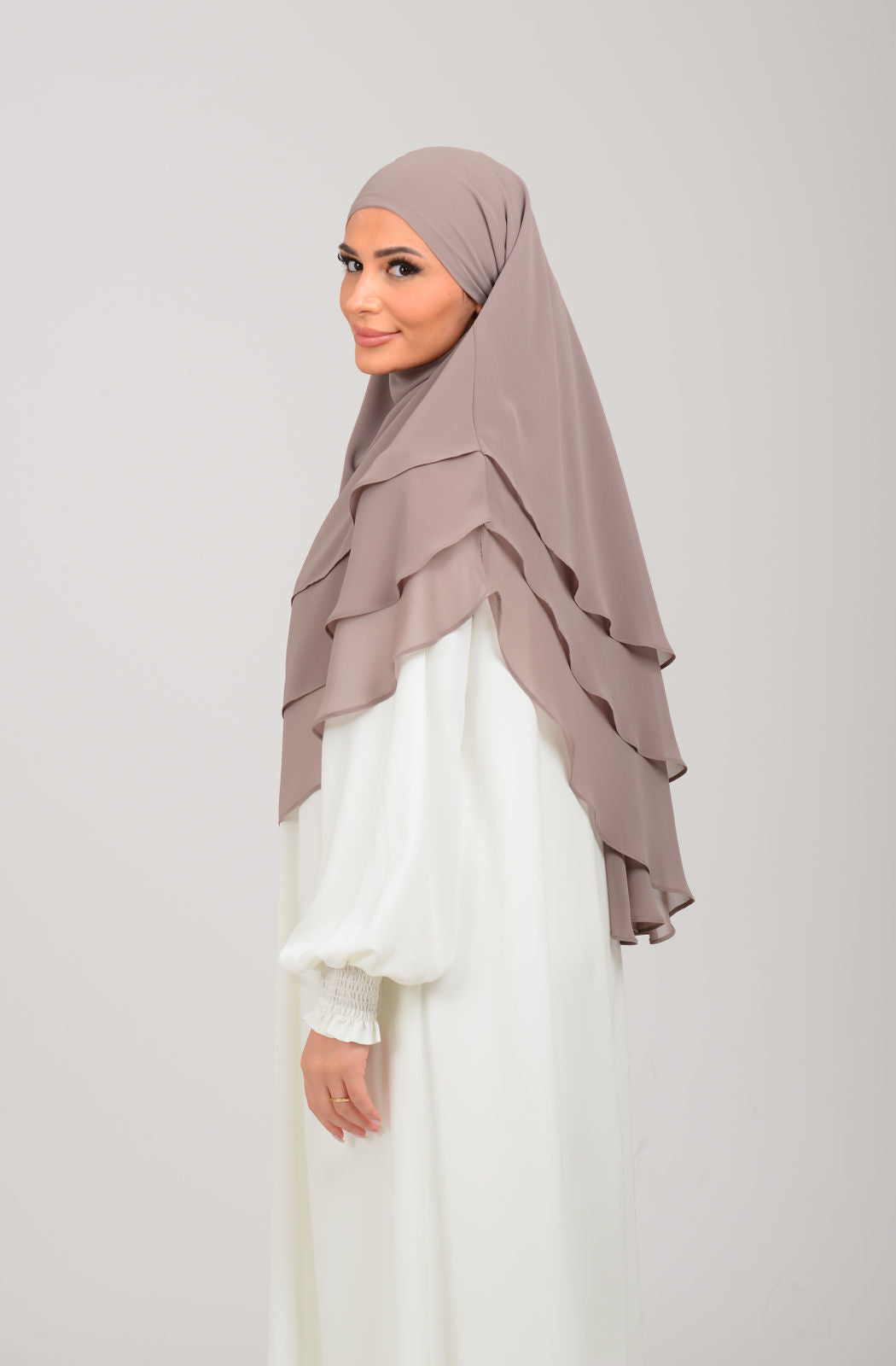 Ovaler, dreilagiger Khimar aus Chiffon - Wüstennebel