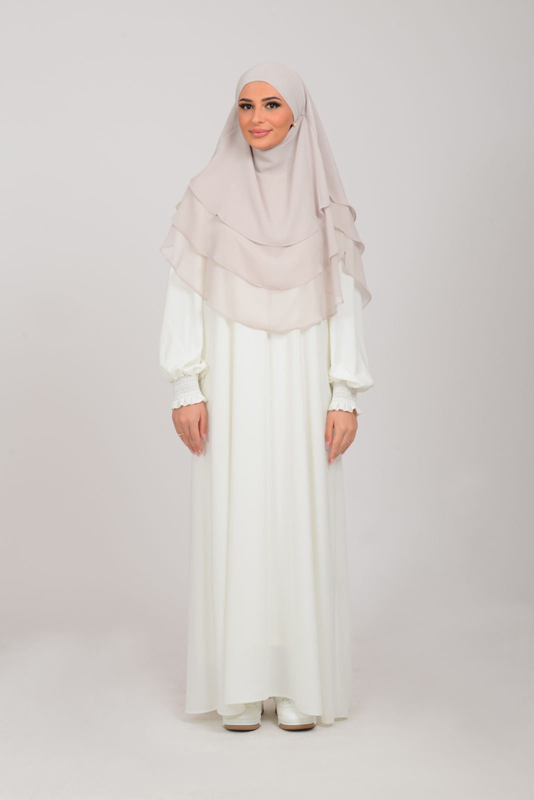 Ovaler, dreilagiger  Khimar aus Chiffon - Moonbeige