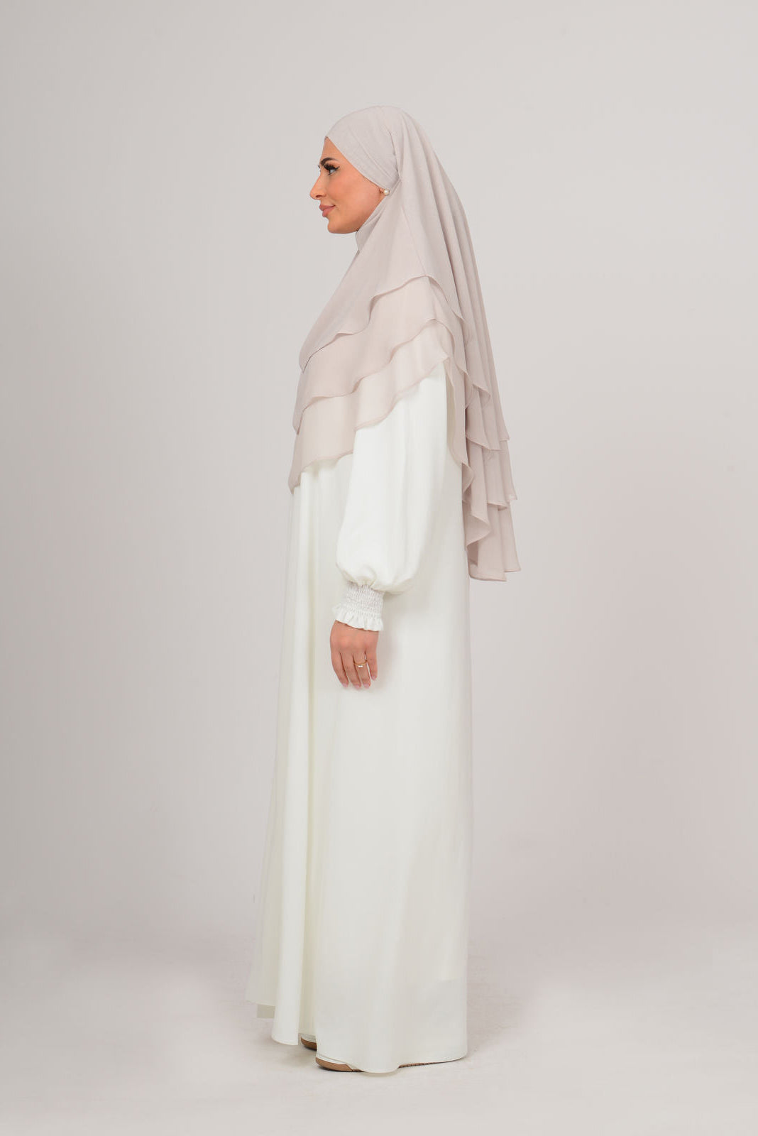 Ovaler, dreilagiger  Khimar aus Chiffon - Moonbeige